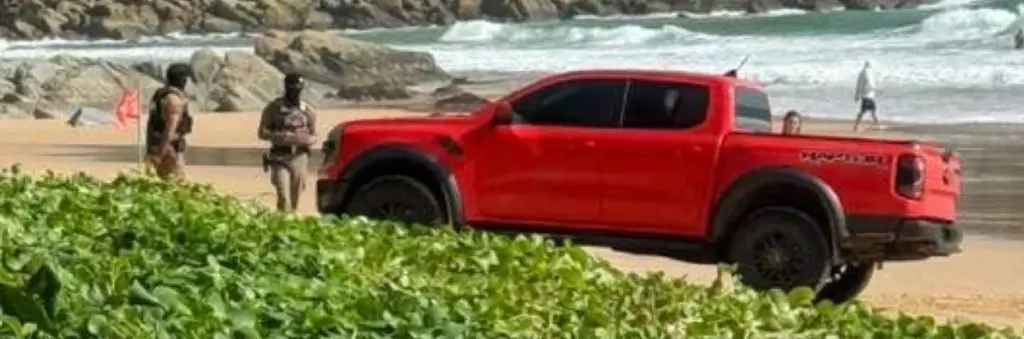 ฝรั่งซิ่งกระบะบนหาดในทอน-จังหวัดภูเก็ต-(3)