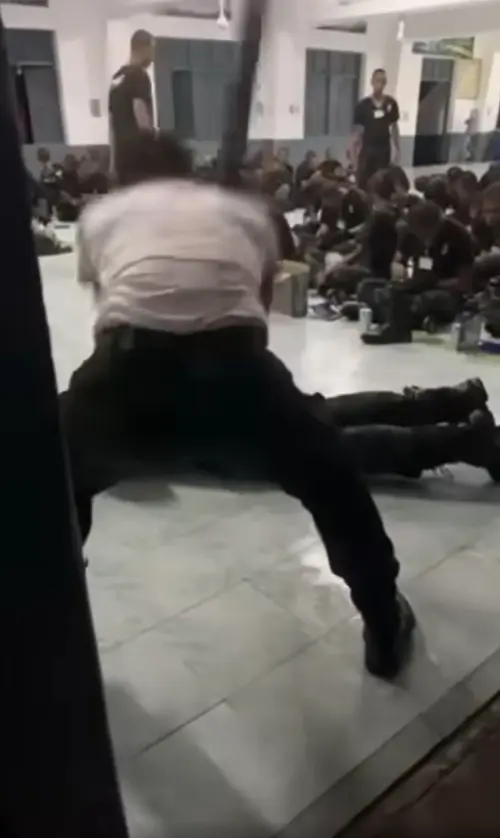 คลิปครูฝึกโหด ใช้ไม้หน้าสามตีพลทหาร (2)