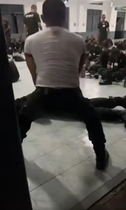 คลิปครูฝึกโหด ใช้ไม้หน้าสามตีพลทหาร (1)