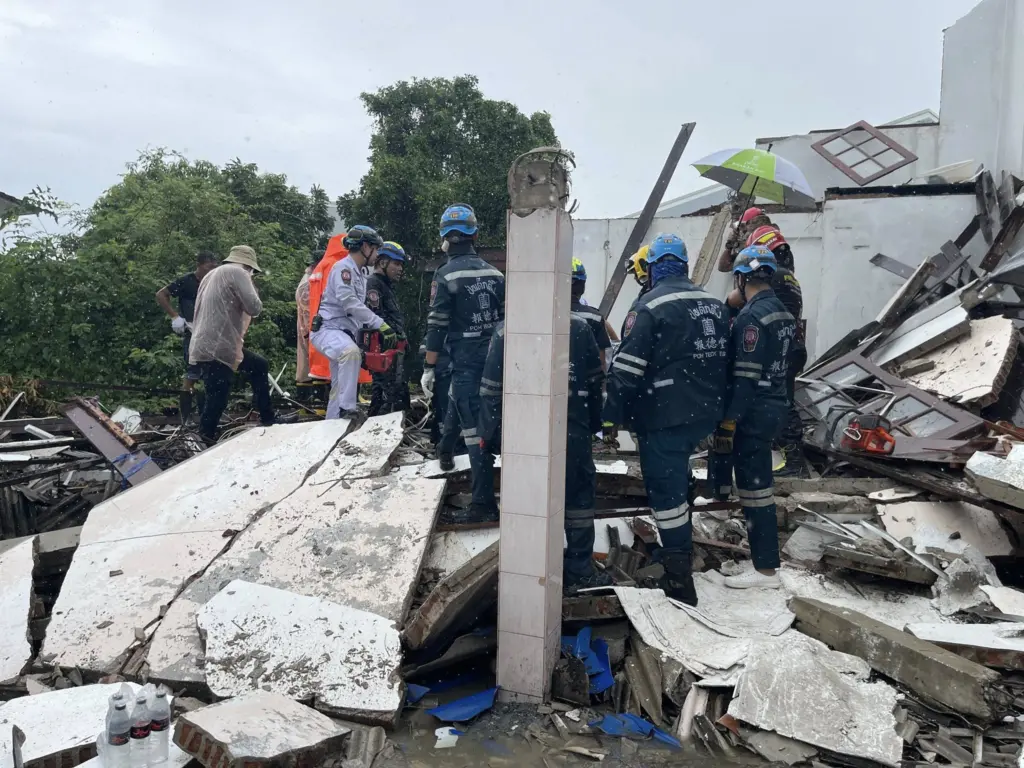 บ้านถล่มทับคนงาน สมุทปราการ (2)