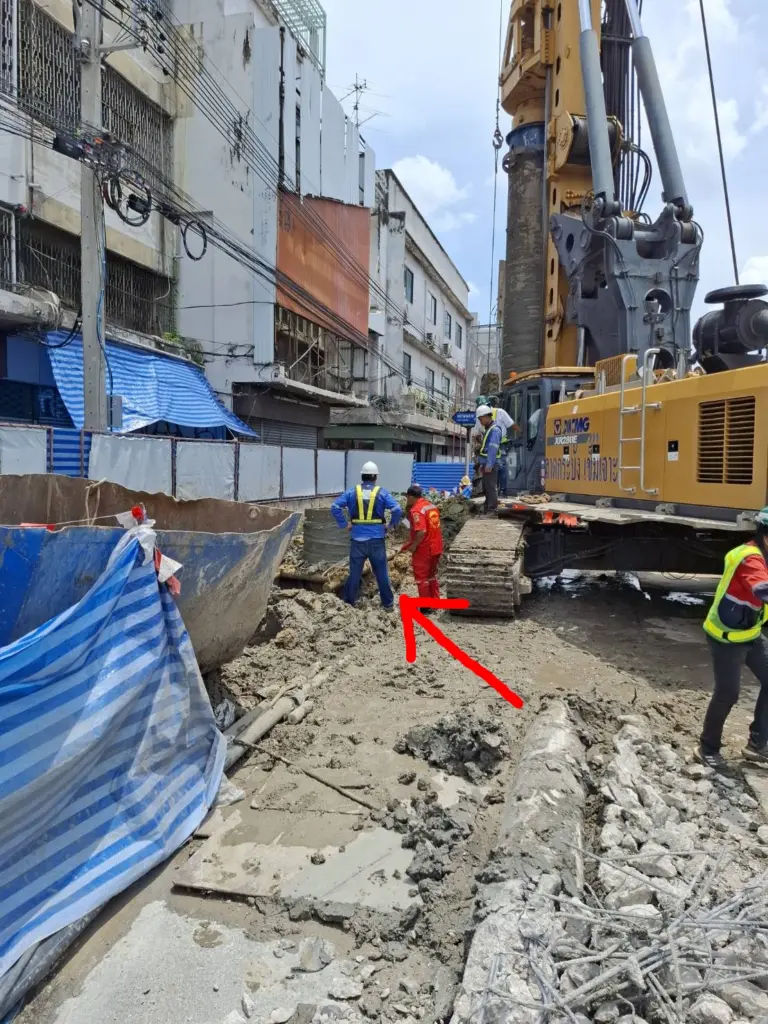 คนงานตกหลุมรถไฟใต้ดิน2