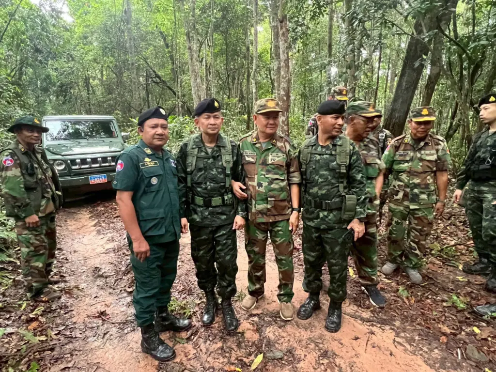 ทหารไทยจับมือกัมพูชา2