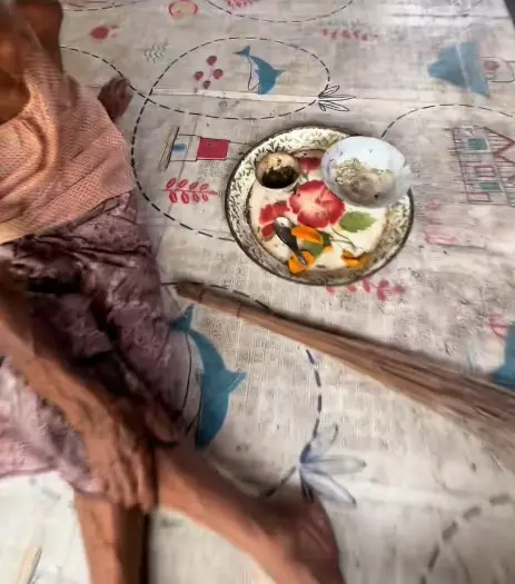 ยายเป่ากินข้าวบูดไม่จ่ายค่าไฟ2