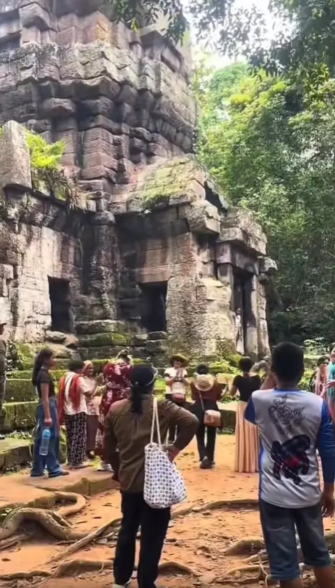 คลิปคนเขมร เที่ยวปราสาทตาควาย ป่วน ทหารไทย (2)