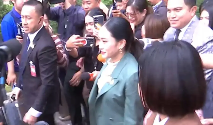 นายกหนีสื่อ