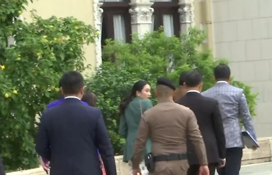 นายกหนีสื่อ2