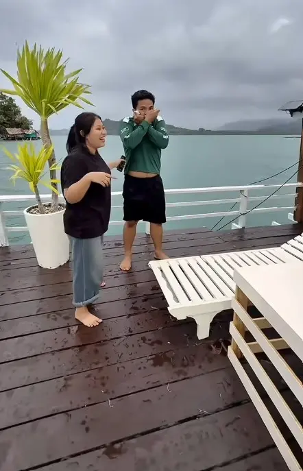 เลิ่กลั่กถูกหวย