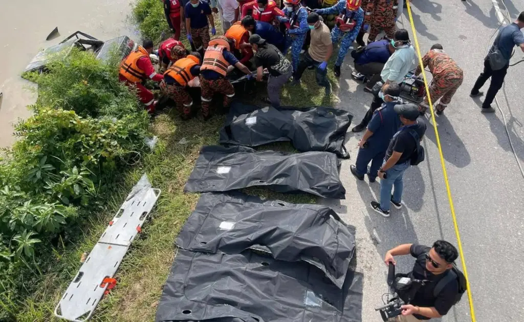 รถจมน้ำดับทั้งครอบครัรว3