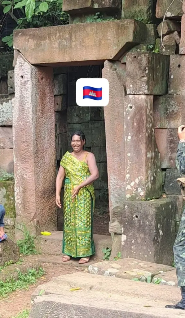 สาวเขมรชุดไทย