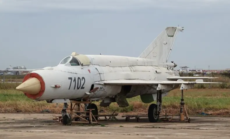 เครื่องบินรบเขมร3