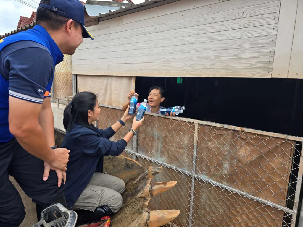 OR-Thai-flood-nan-hospital (2)