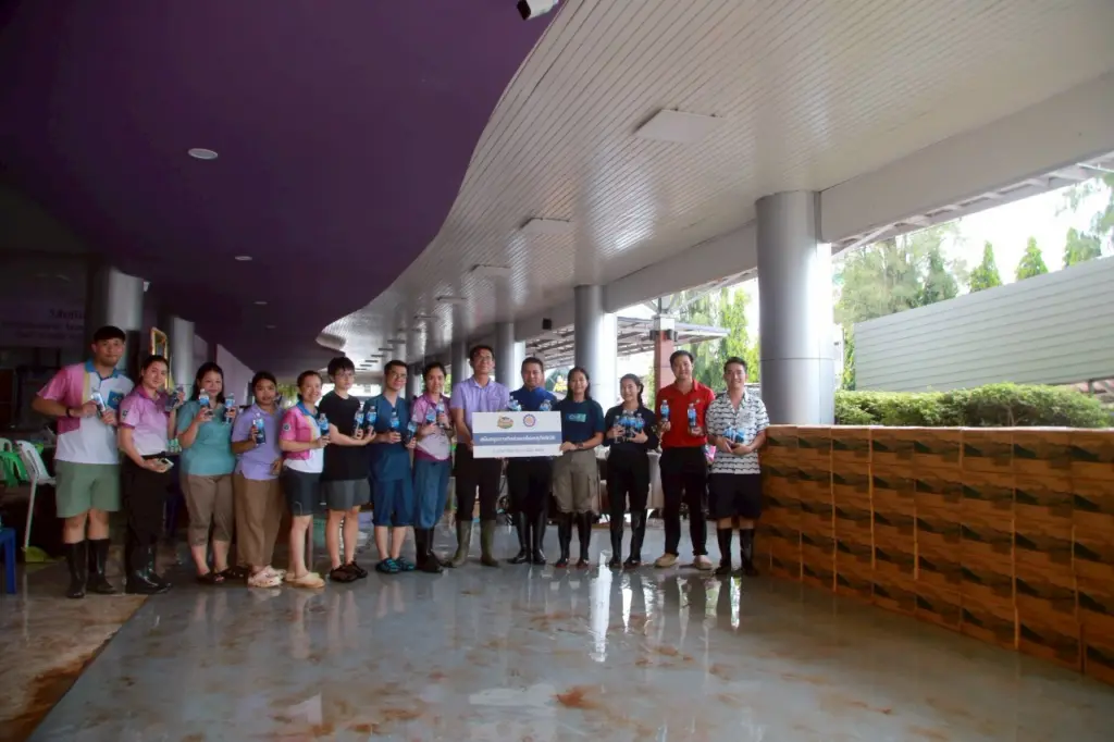 OR-Thai-flood-nan-hospital (5)