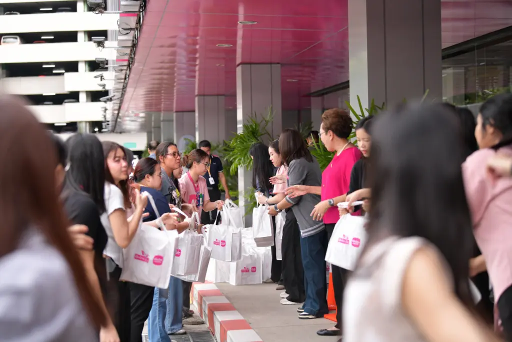 มูลนิธิเมืองไทยยิ้ม จับมือ พม. ช่วยเหลือน้ำท่วม น่าน (3)