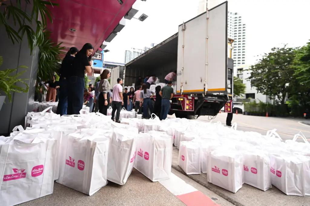 มูลนิธิเมืองไทยยิ้ม จับมือ พม. ช่วยเหลือน้ำท่วม น่าน (4)