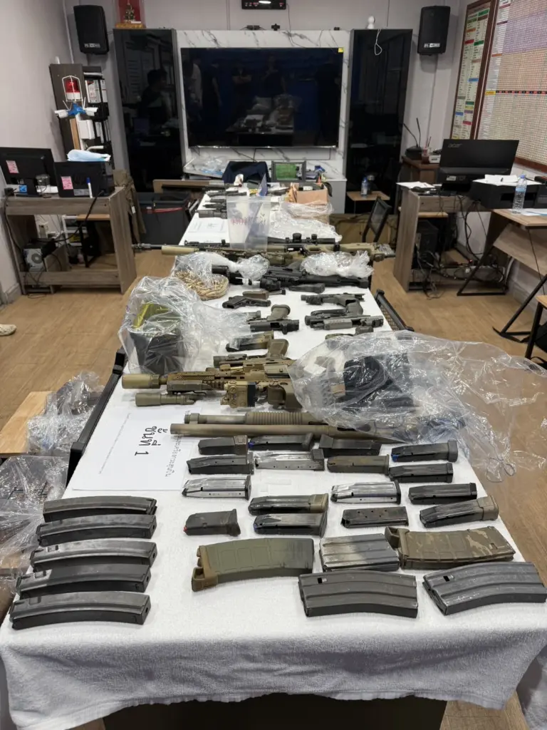 เปิด คลังแสง ไฮโซลูกนัท ปืน 20 กระบอก กระสุนกว่า 1 พันนัด (4)