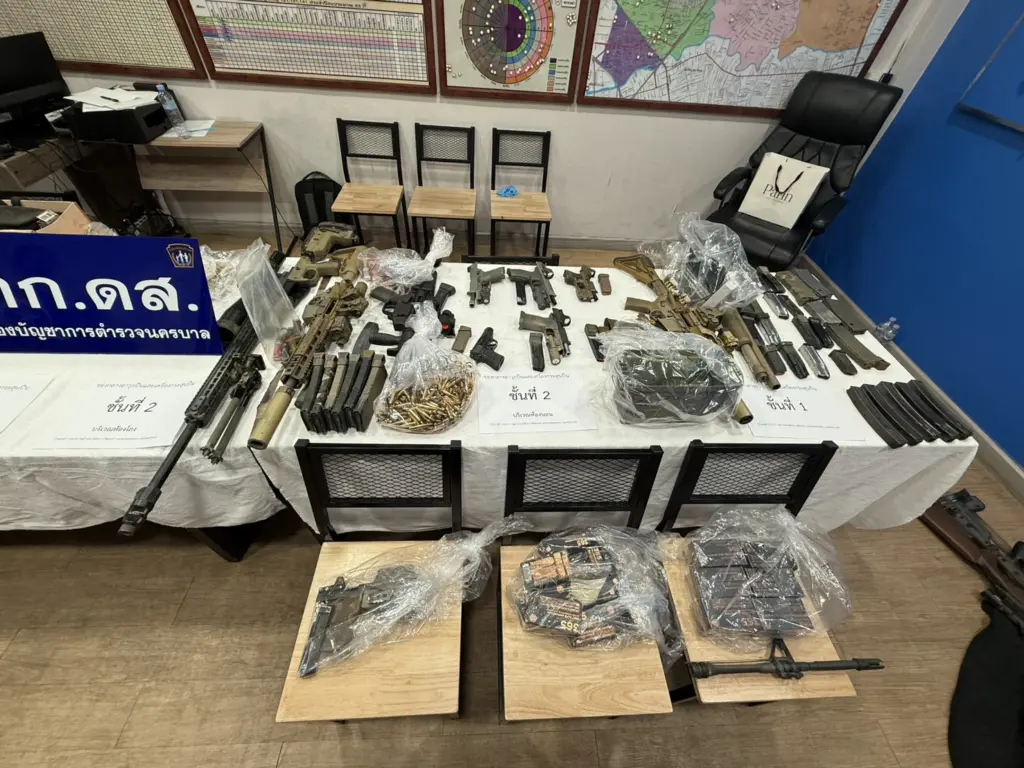 เปิด คลังแสง ไฮโซลูกนัท ปืน 20 กระบอก กระสุนกว่า 1 พันนัด (5)