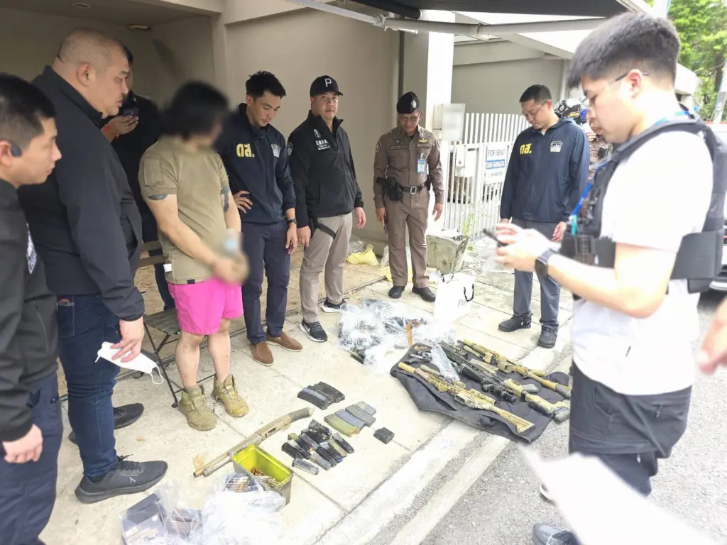 เปิด คลังแสง ไฮโซลูกนัท ปืน 20 กระบอก กระสุนกว่า 1 พันนัด (7)