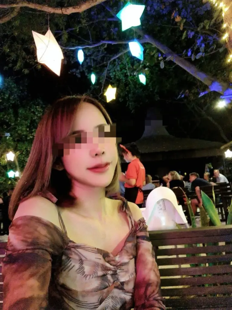 สาวพีอาร์พ่นสี2