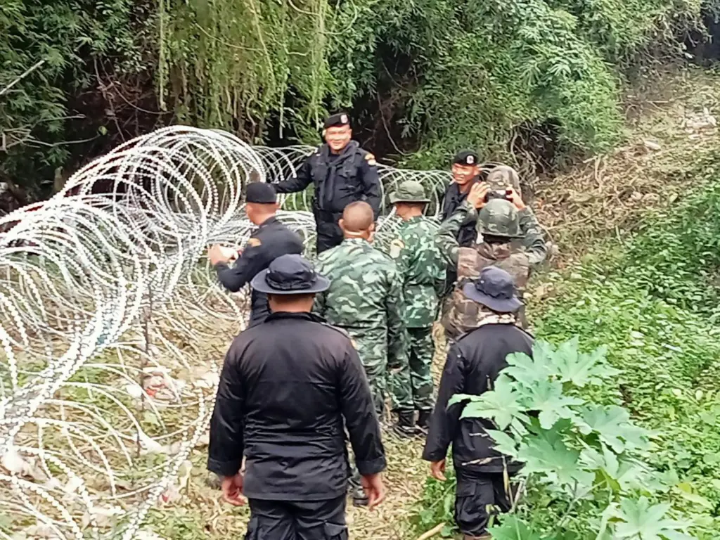 ล้อมรั้วชายแดน1