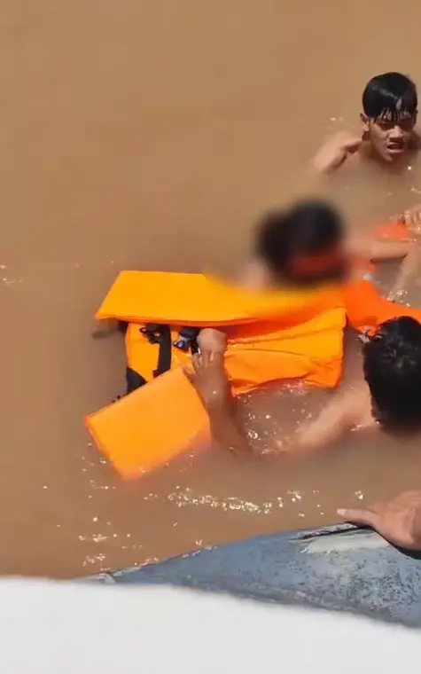 ช่วยสาวตกน้ำ2