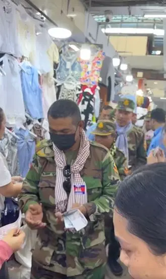 ทหารเขมรขอเงิน