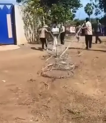 รื้อลวดหนาม4