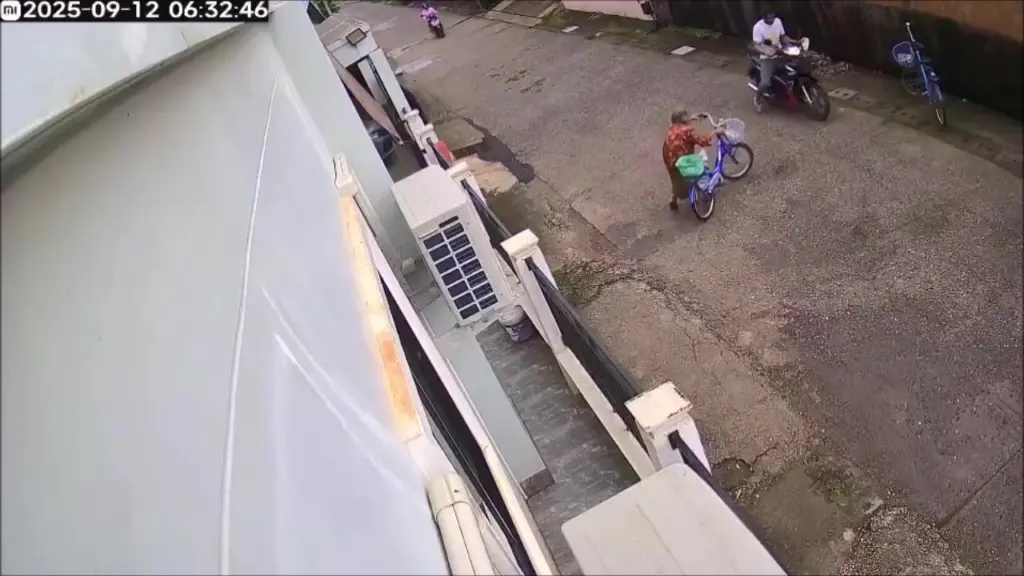 ขโมยเงินยายบัวแดง (2)