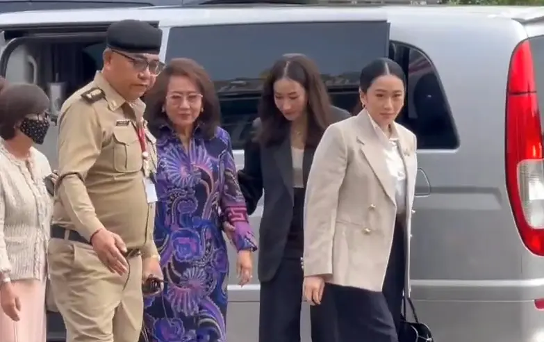 แพทองธารเยี่ยมทักษิณ