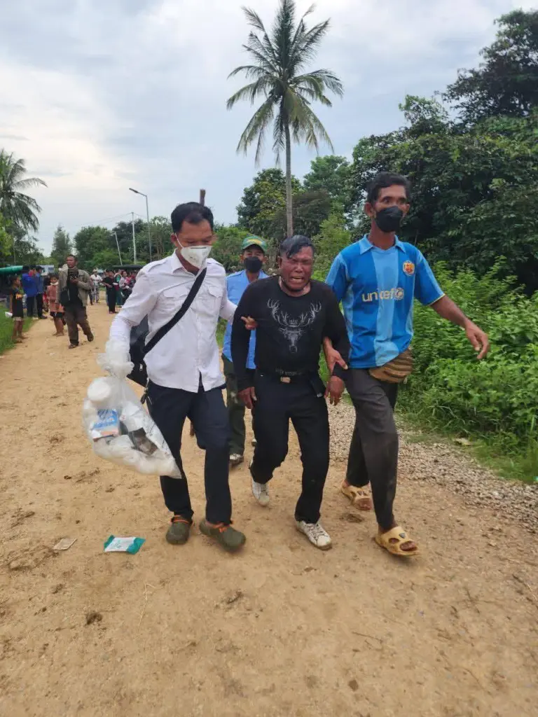 ม็อบเขมรหนองหญ้าแก้วแก๊สน้ำตา