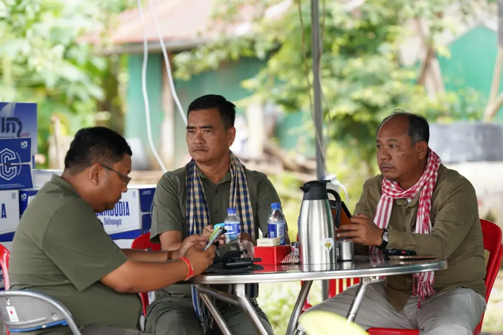 เขมรวอร์ดแต่เช้า เกณฑ์ประชาชน-เด็ก บุกรื้อรั้วลวดหนาม ยั่วยุทหารไทย (1)