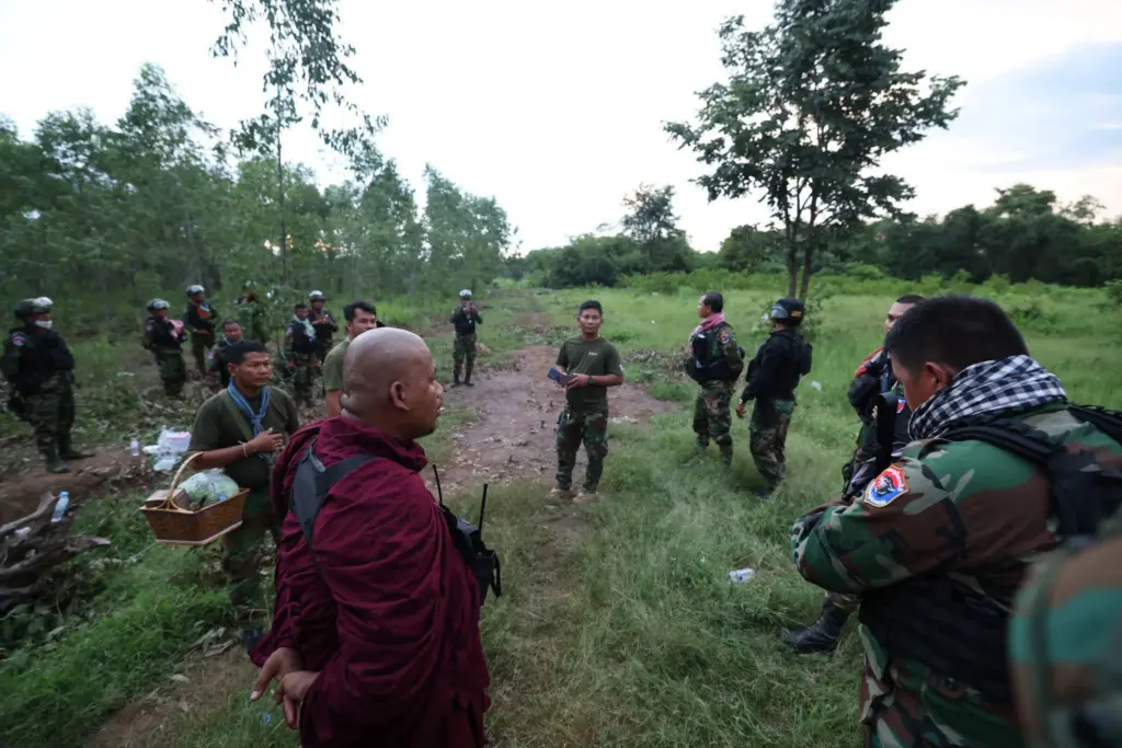 แกนนำพระเขมร บ้านหนองหญ้าแก้ว เคยบัญชาการหน่วยแนวหน้า (5)
