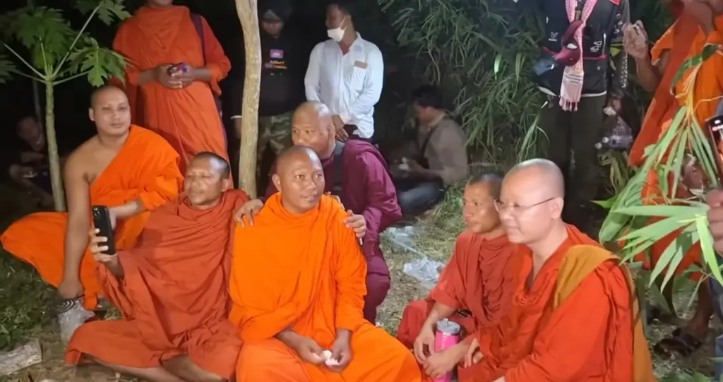 แกนนำพระเขมร บ้านหนองหญ้าแก้ว เคยบัญชาการหน่วยแนวหน้า (6)