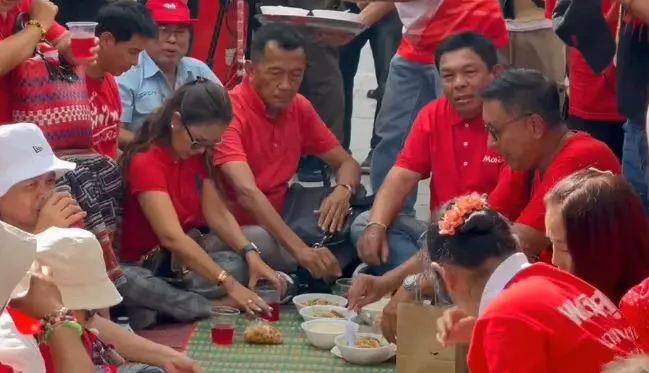 เสื้อแดงทักษิณ