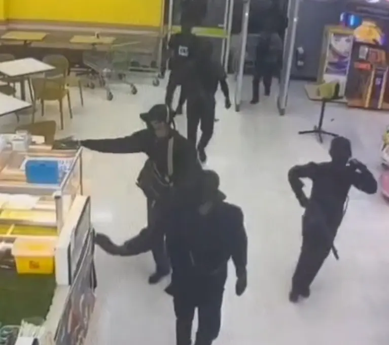 ปล้นร้านทองนรา