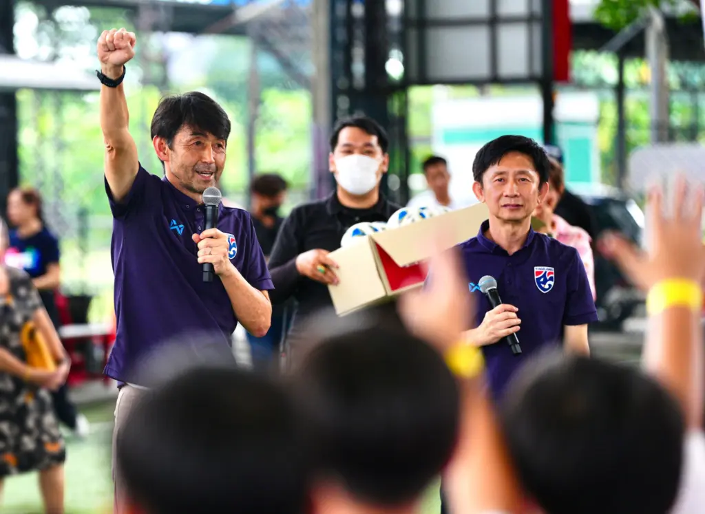 เมืองไทยสไมล์คลับ เมืองไทยสไมล์ ฟุตบอลคลินิก ปั้นนักฟุตบอลมืออาชีพ (6)