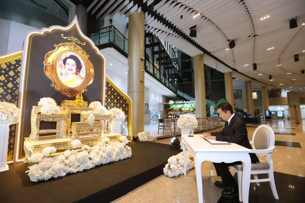 กลุ่ม ปตท. จัดพิธีแสดงความอาลัย-4