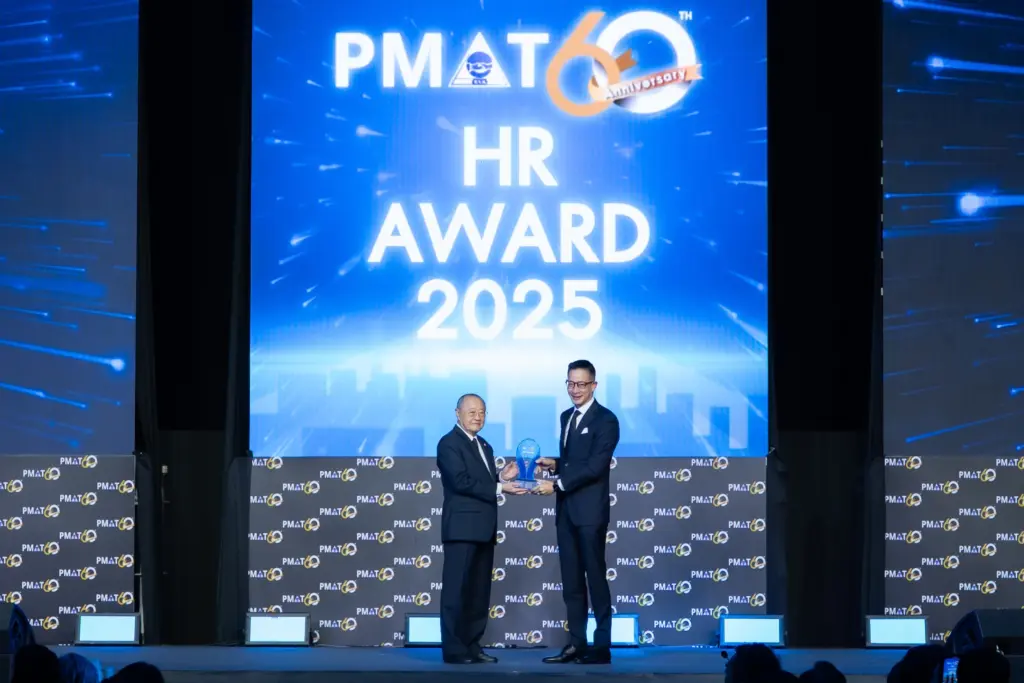 คุณสาระ ล่ำซำ คว้ารางวัล PMAT HR Award 2025 (1)