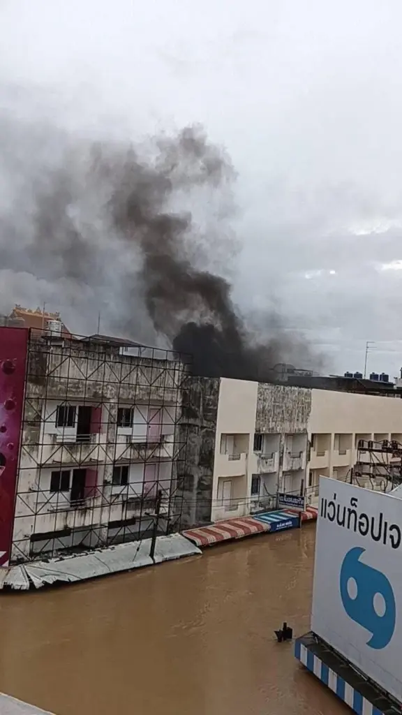 ไฟไหม้หาดใหญ่น้ำท่วม