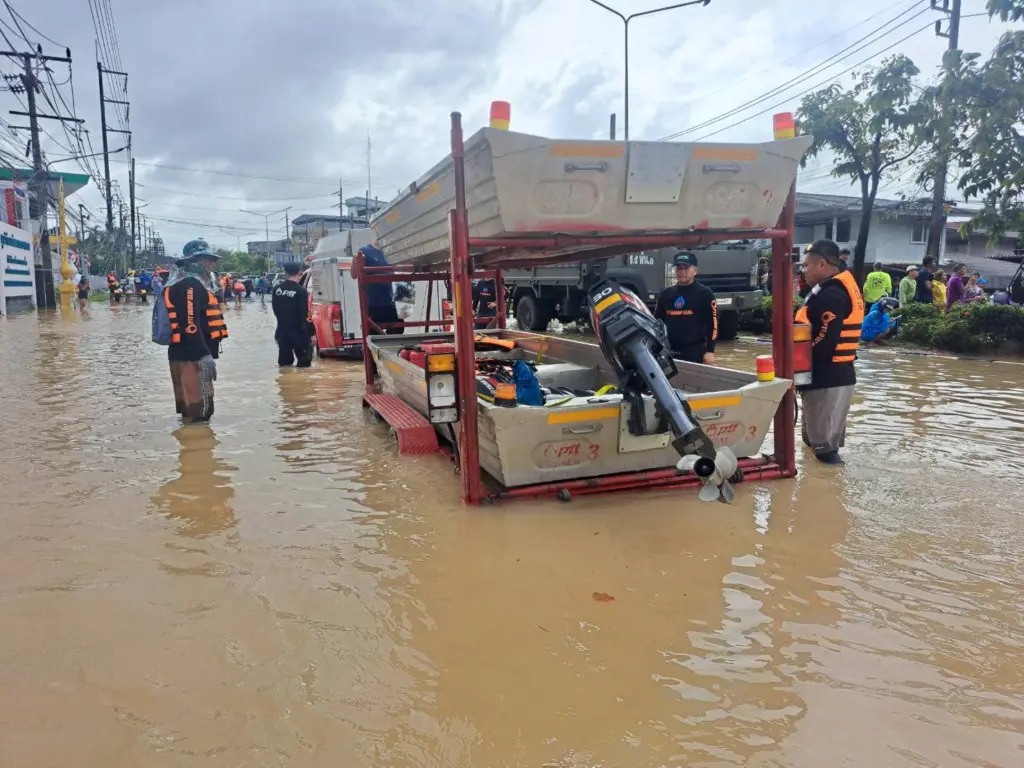 ปตท. ช่วยเหลือน้ำท่วม เปิดศูนย์อำนวยการสถานการณ์อุทกภัยภาคใต้ (1)