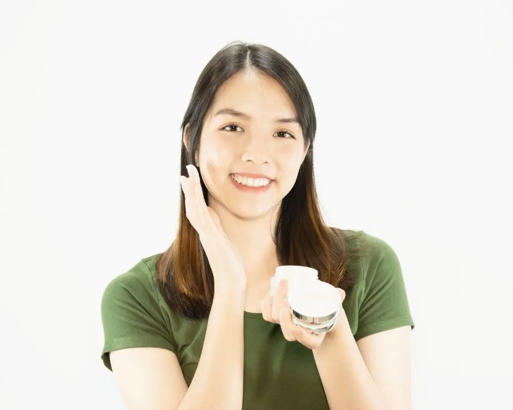 ใช้สกินแคร์หรือเครื่องสำอางที่ไม่เหมาะกับผิว