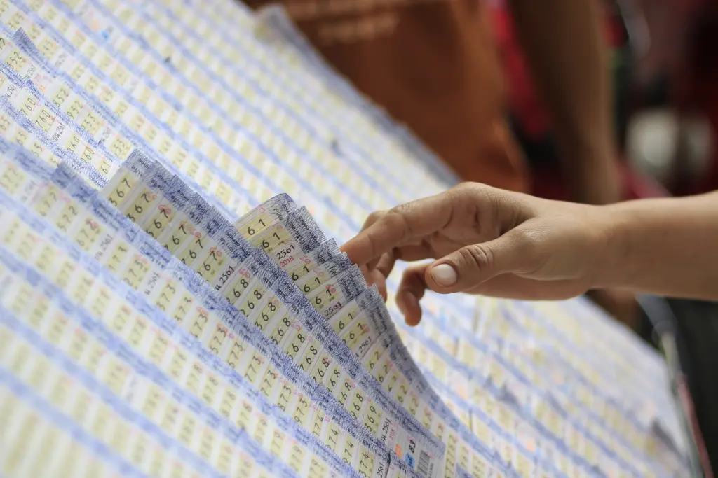 ตรวจหวย ผลหวย 16 ธันวาคม 2568 ผลลอตเตอรี่ ล่าสุด