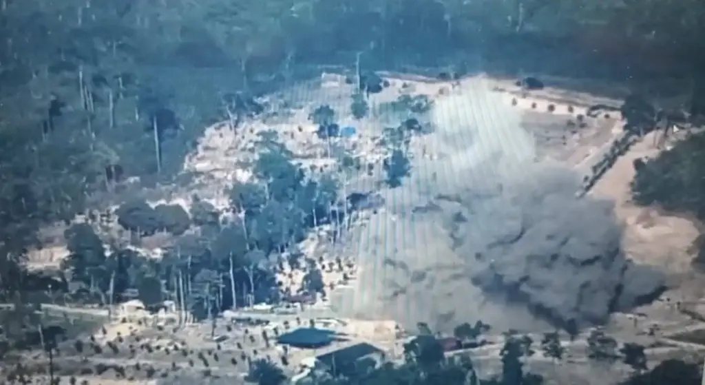 ทิ้งระเบิดBHQ